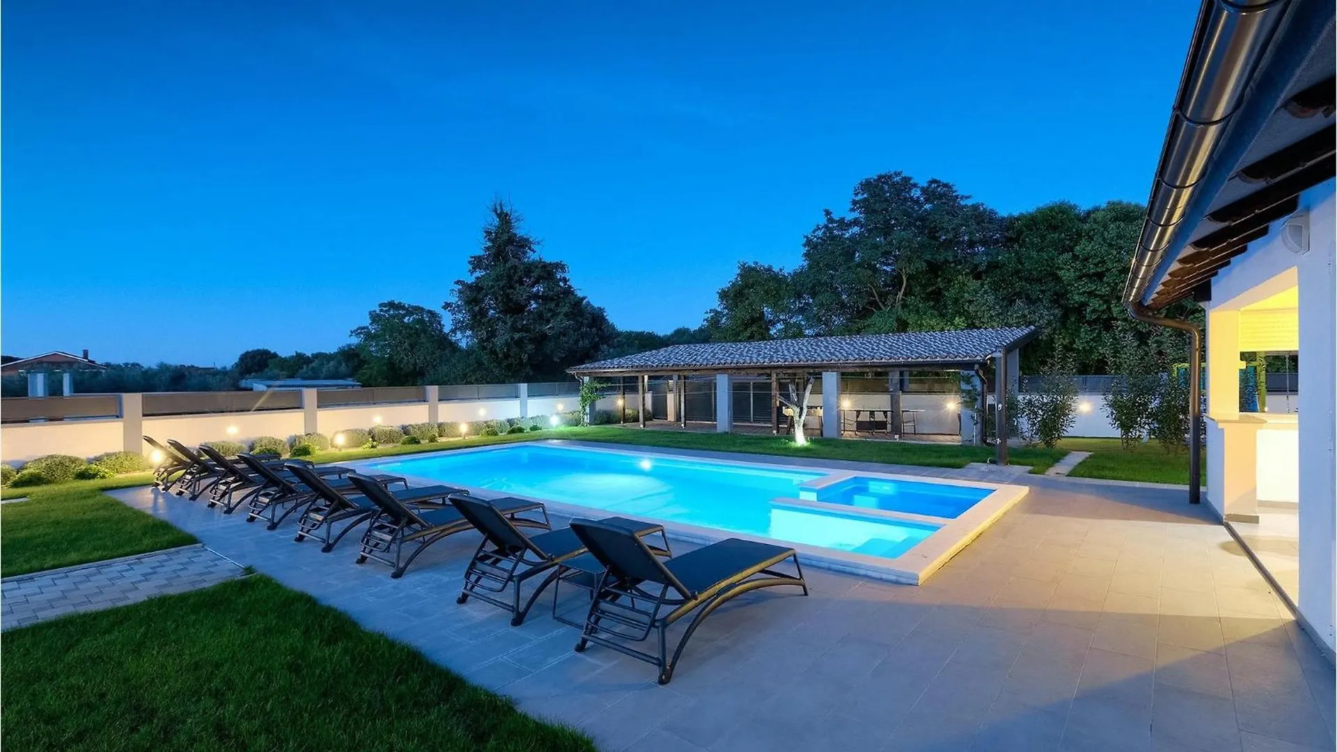 Villa Alba Rossa Sisan