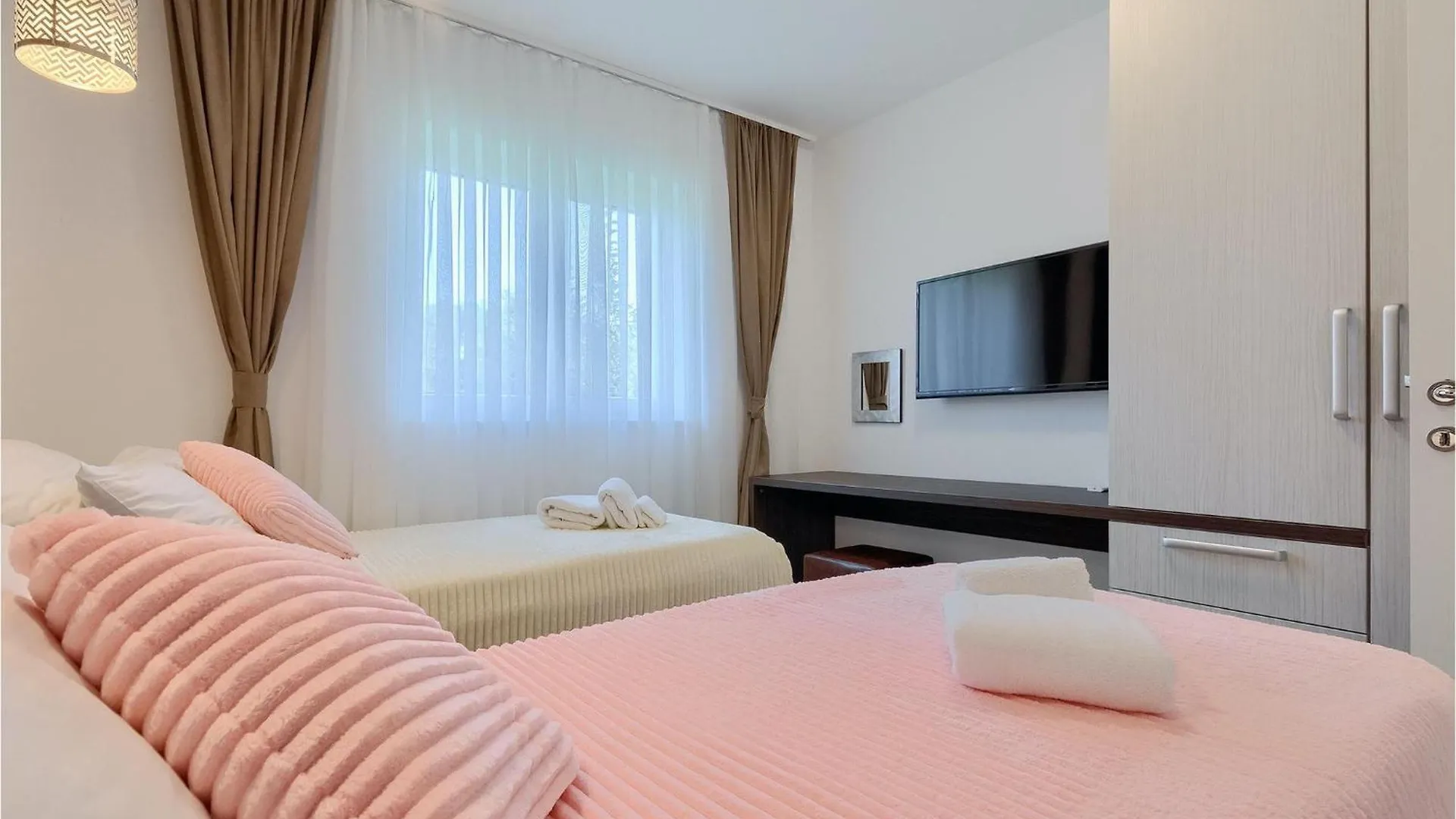 Villa Alba Rossa Sisan Holiday home