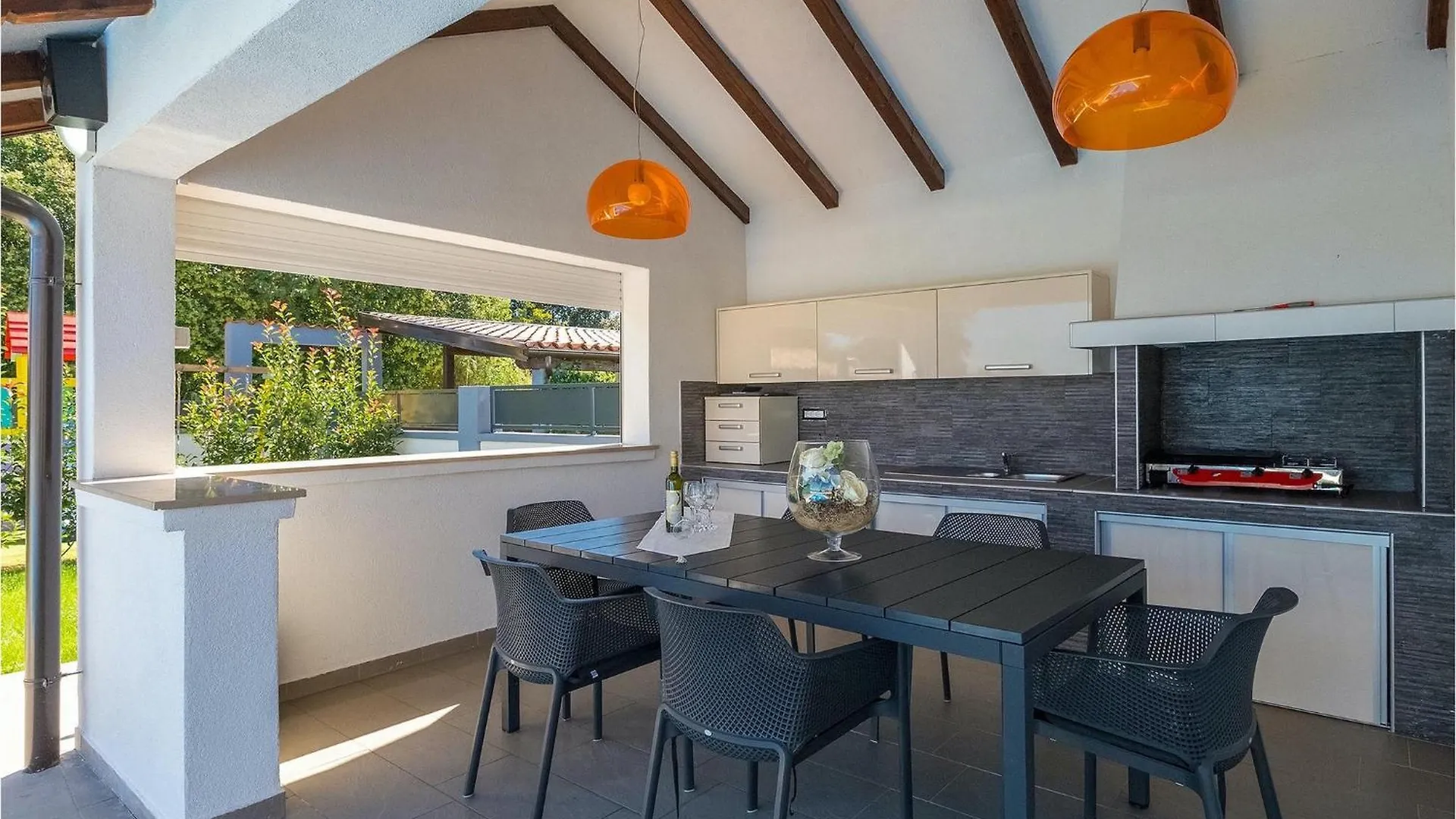 Villa Alba Rossa Sisan 0*,  Croatia