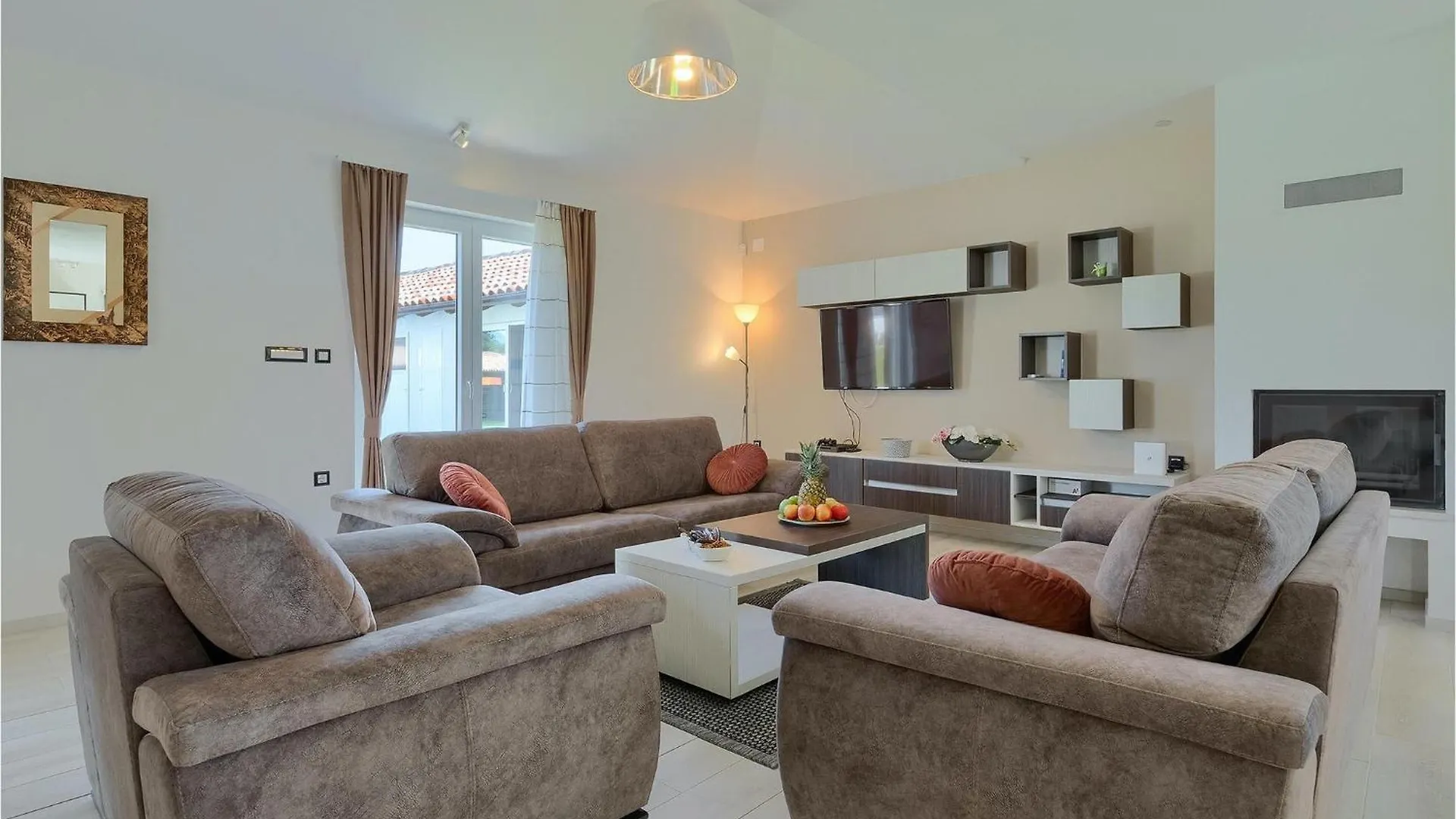 Villa Alba Rossa Sisan Holiday home