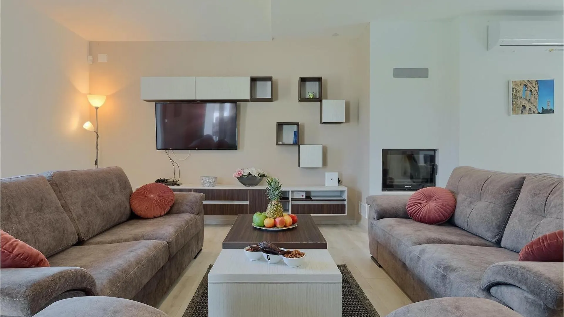Villa Alba Rossa Sisan Holiday home