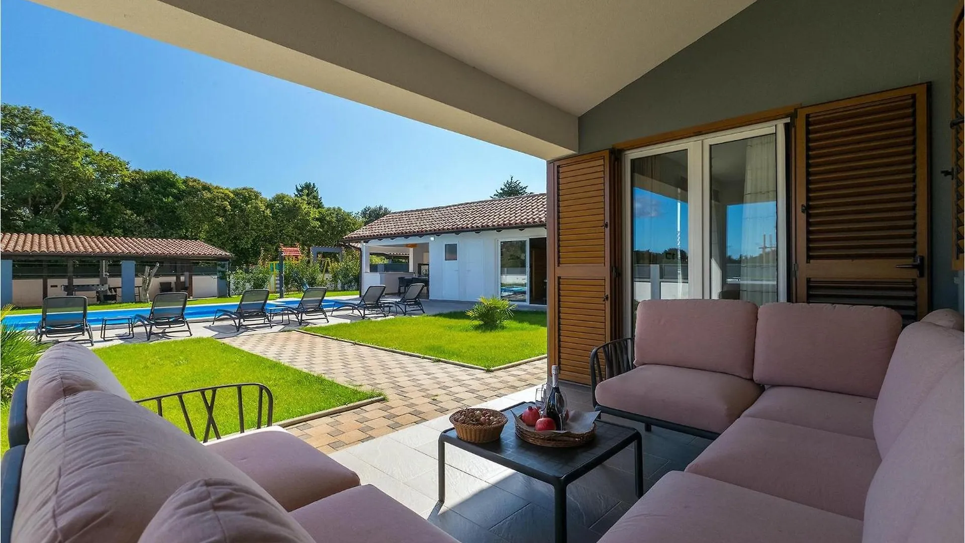 Villa Alba Rossa Sisan