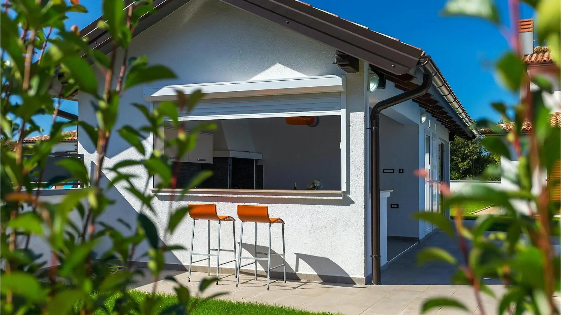 Villa Alba Rossa Sisan 0*,