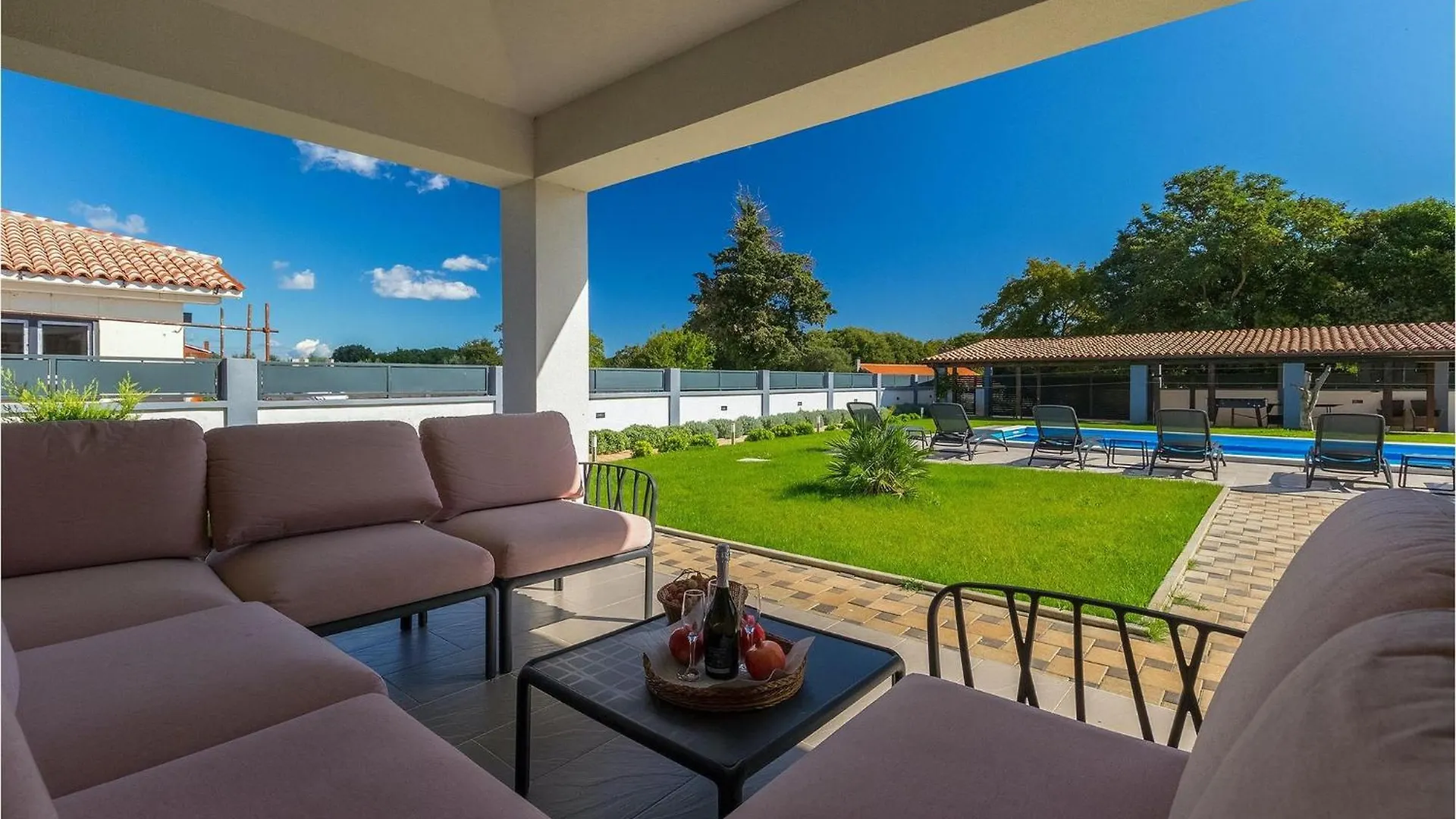 Villa Alba Rossa Sisan