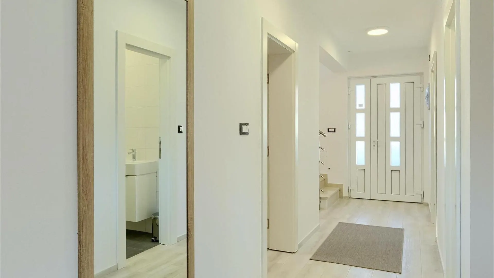 Villa Alba Rossa Sisan 0*,
