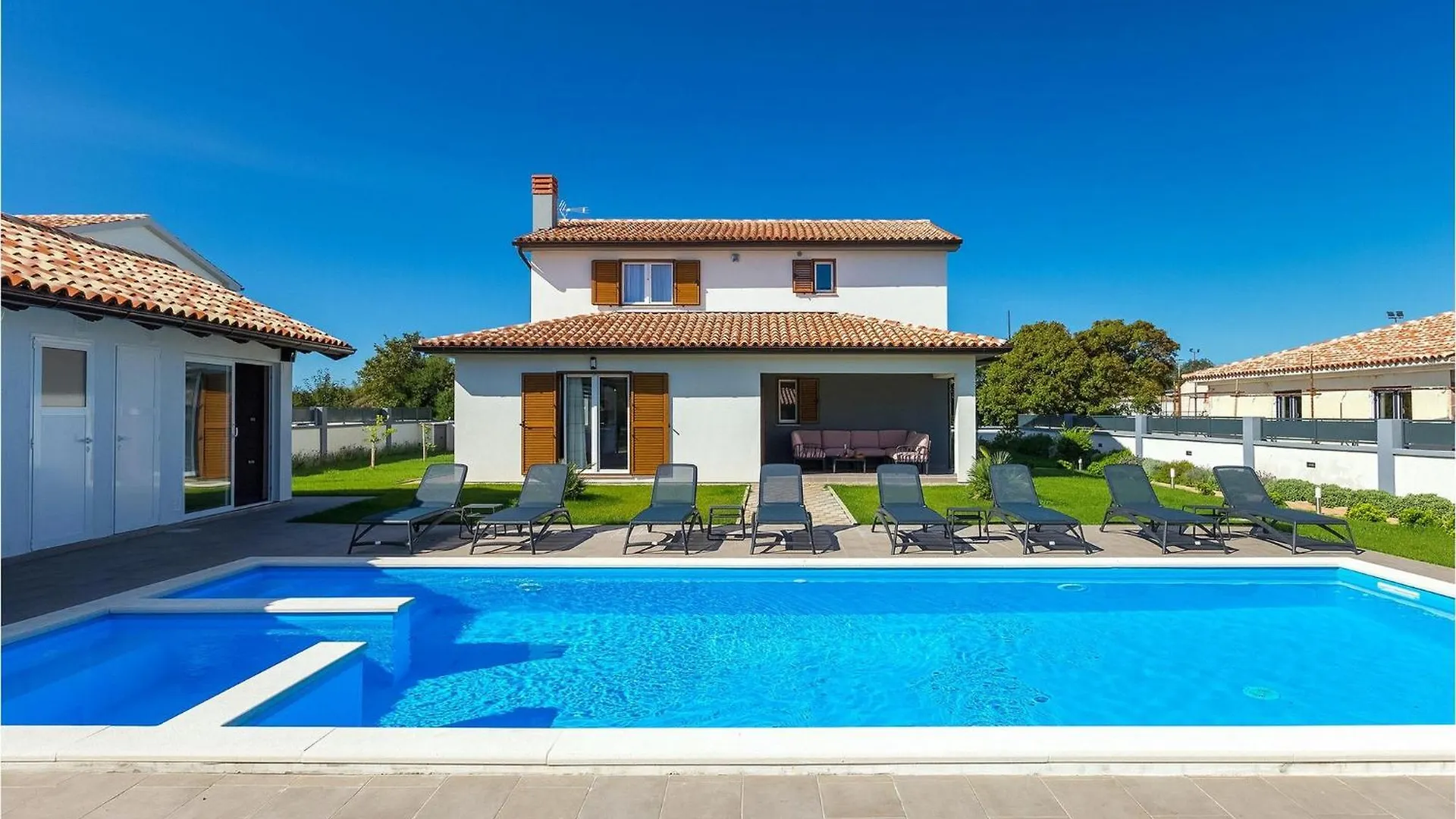 Villa Alba Rossa Sisan